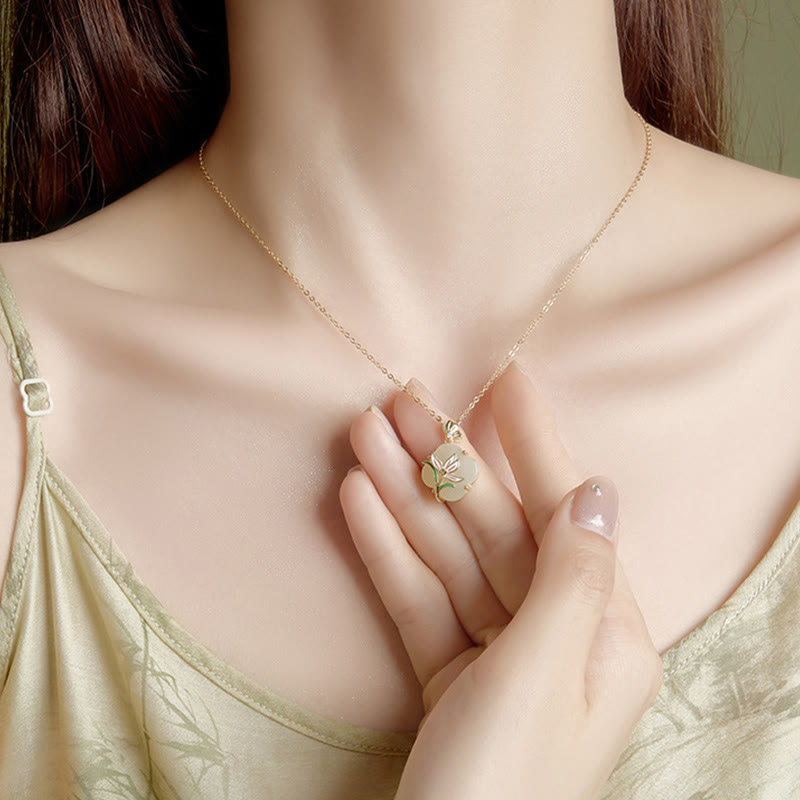 Elegante Hetian Jade Schmetterling Blume Halskette & Ohrringe