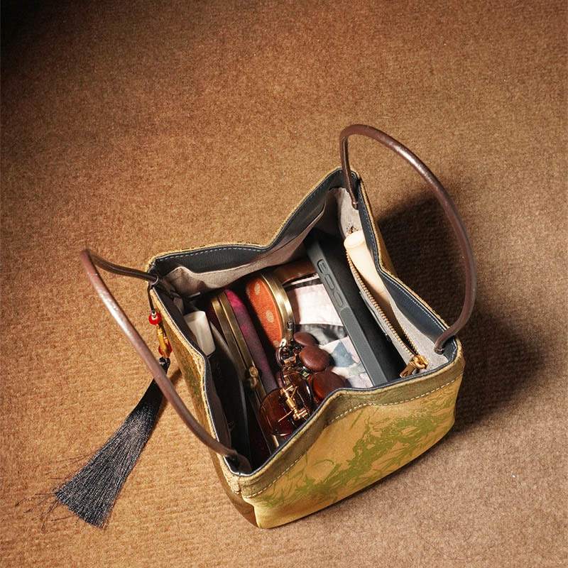 Bestickte Xiangyunsha-Seiden-Umhängetasche mit Bambus- und Pflaumenblüten