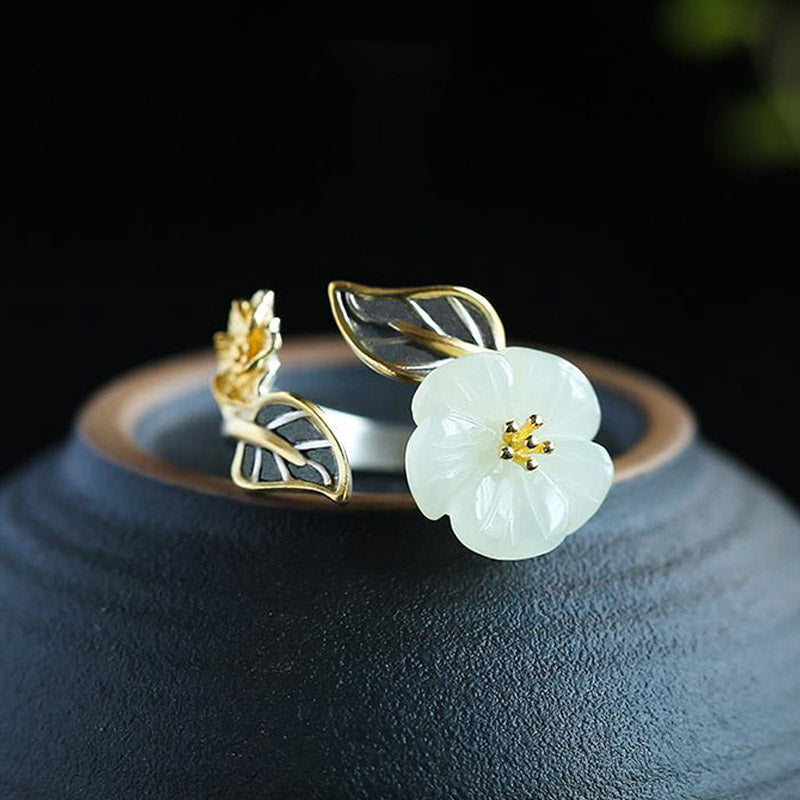 Unisex-Glücksring aus weißer Jade mit 925 versilberter Pflaumenblüte aus Kupfer