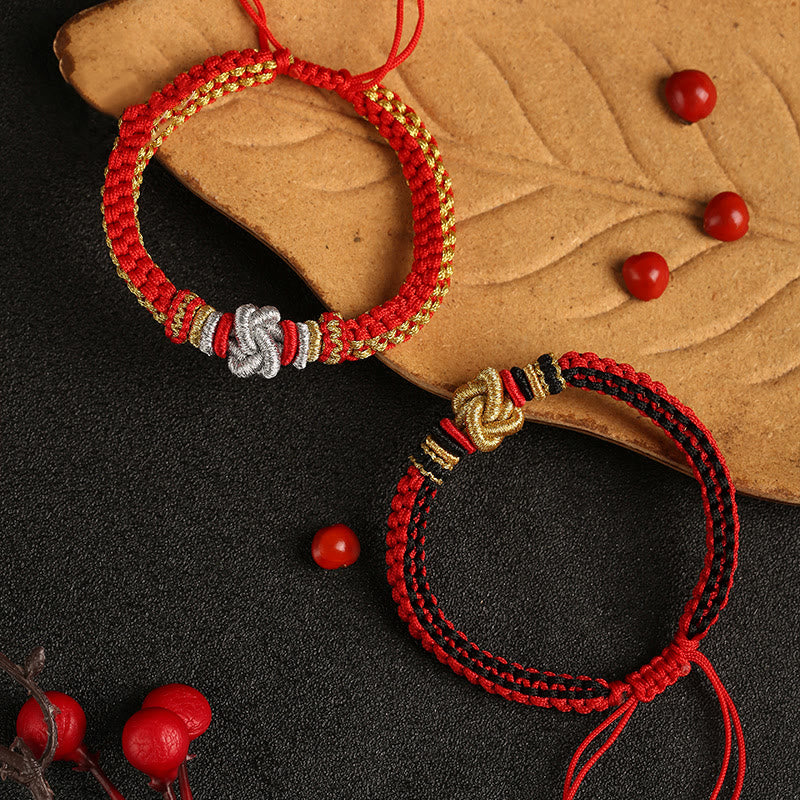 Handgemachtes rotes Armband mit Wahrer Liebe und Knoten für Glück