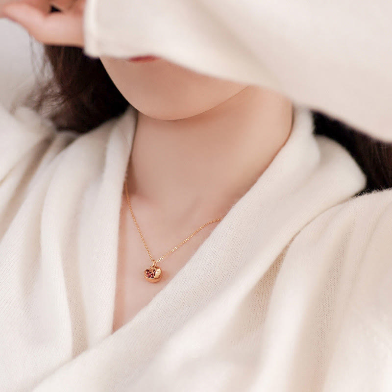 Granat-Halskette, 18 Karat vergoldetes Silber, Anhänger „Passion“