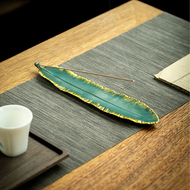 Green Feather Räuchergefäß aus Keramik mit Goldrand für Meditation