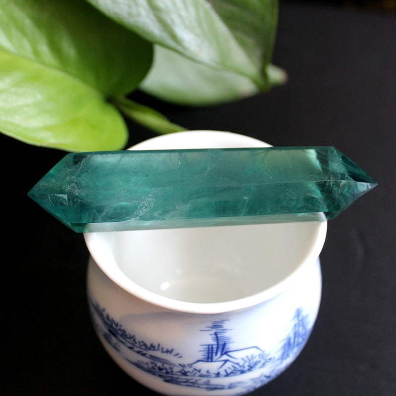 Grüner Fluorit-Kristallturm für Meditation und Chakra-Balance