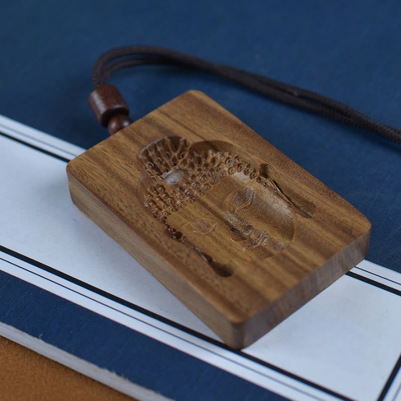 Buddha-Halskettenanhänger aus grünem Sandelholz für positive Energie