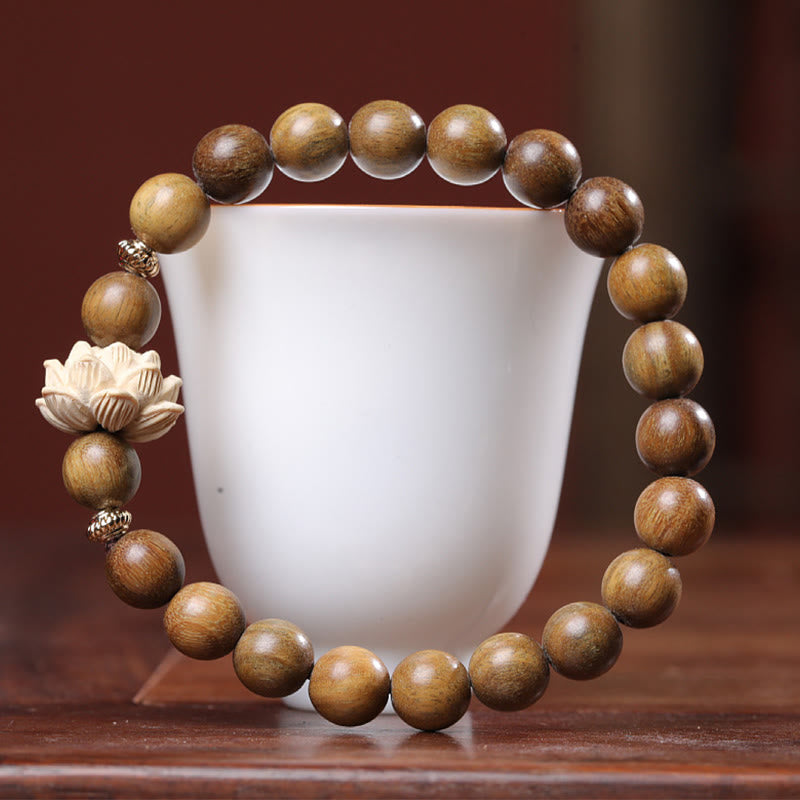 Beruhigendes Armband aus grünem Sandelholz-Lotus für Ruhe und Frieden