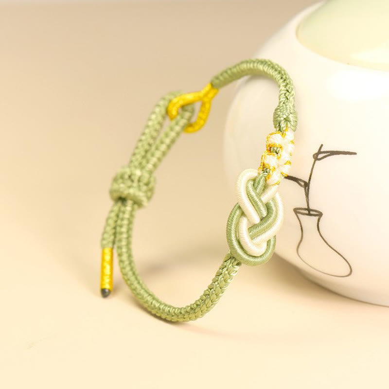 Handgefertigtes Peace-Knoten-Armband mit acht Fäden und roter Schnur