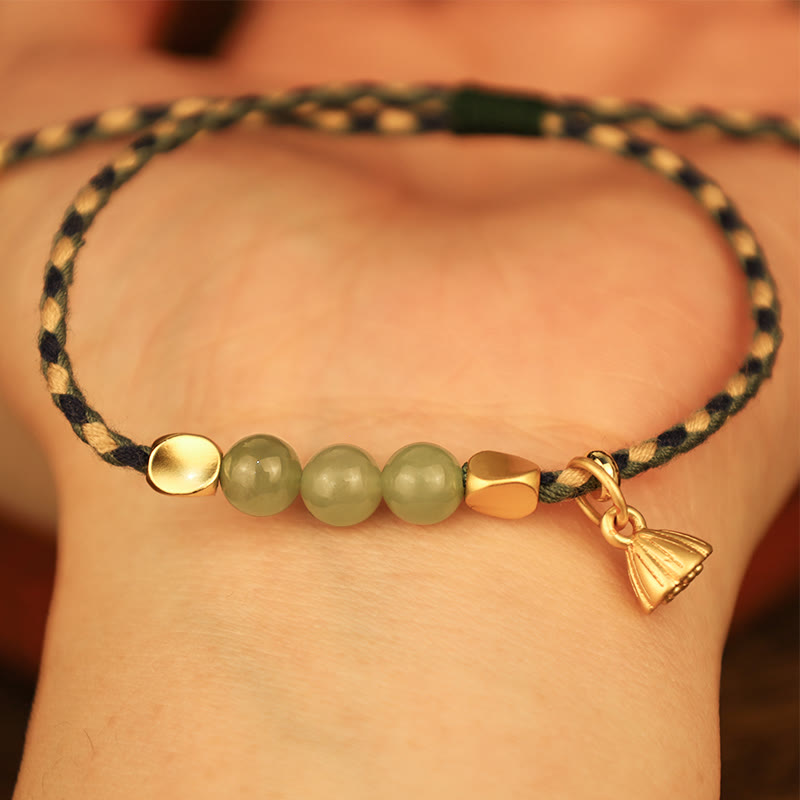Handgefertigtes Hetian Jade Lotus Charm Armband 6mm