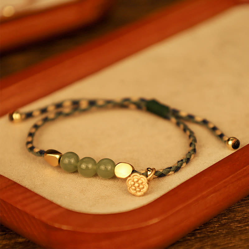 Handgefertigtes Hetian Jade Lotus Charm Armband 6mm