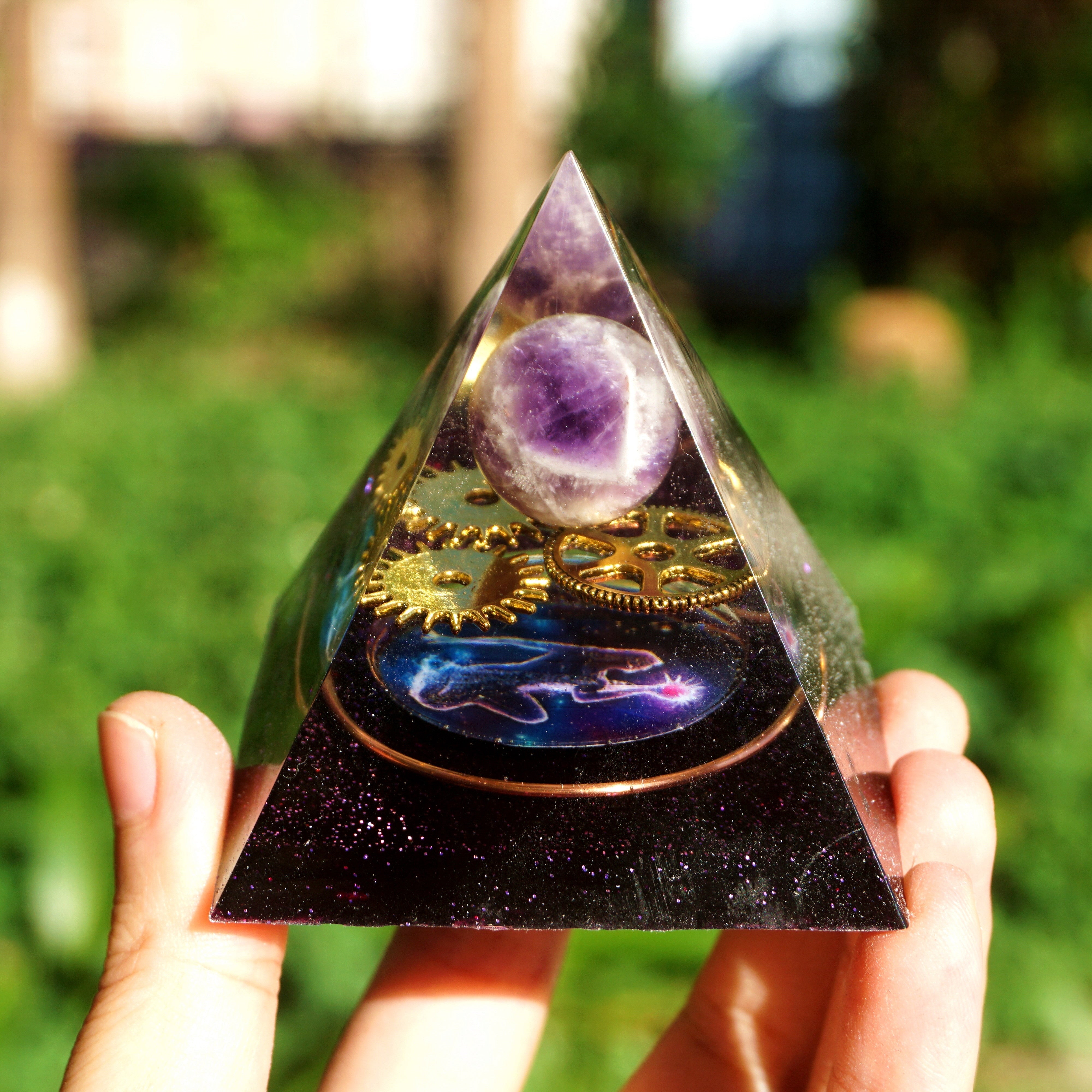 Handgemachte Amethyst Kristallkugel Orgon Pyramide