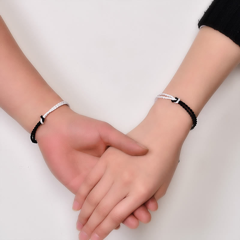 Handgemachtes schwarz-weißes Seil geflochtenes rotes Schnurarmband zum Schutz