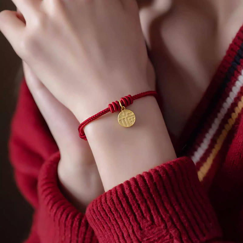 Handgefertigtes rotes Armband mit acht Fäden für Glück und Schutz