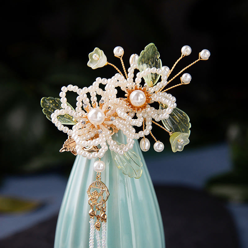 Handgemachte Haarspange mit Blumenblattperlen und Quaste