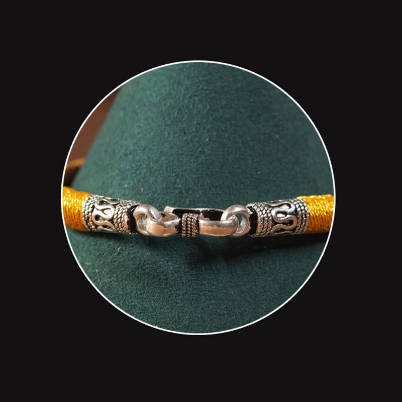 Handgemachtes King Kong Knoten Armband mit roter Schnur zum Schutz