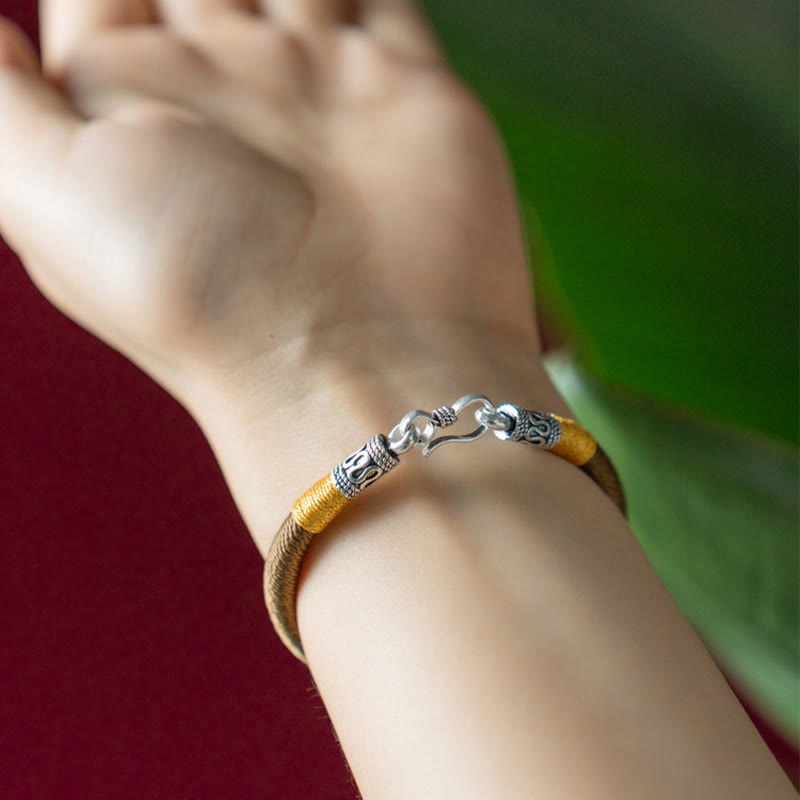 Handgemachtes King Kong Knoten Armband mit roter Schnur zum Schutz