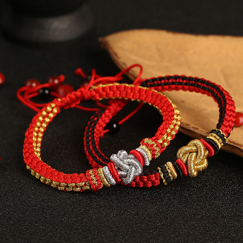 Handgemachtes rotes Armband mit Wahrer Liebe und Knoten für Glück