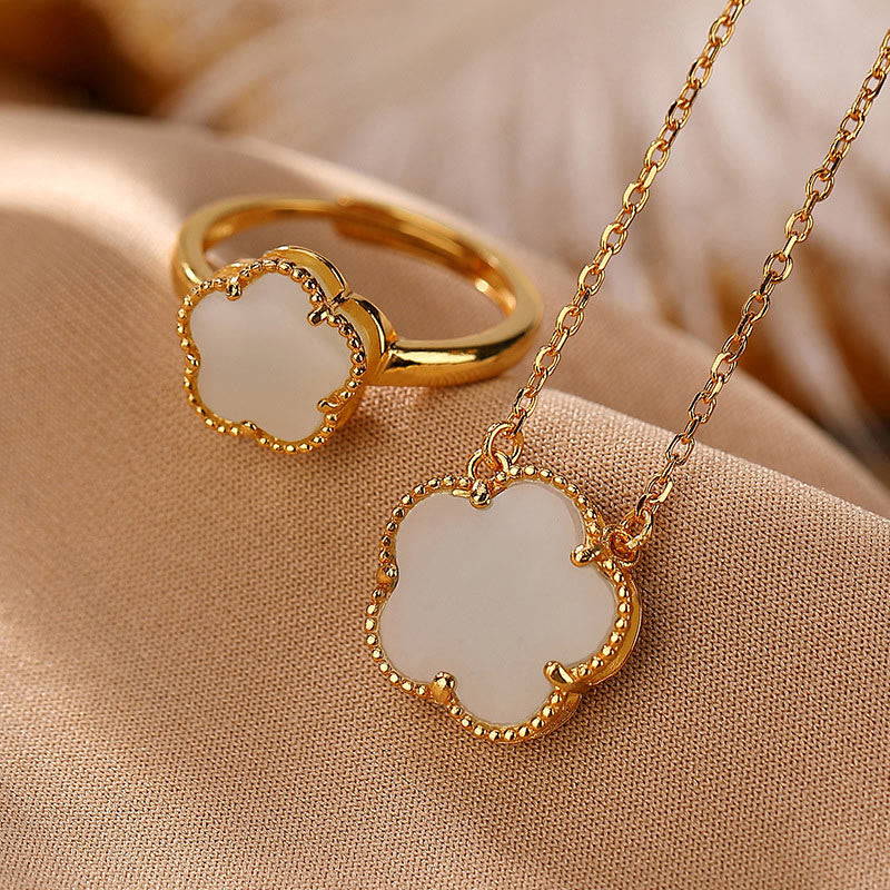 Hetian Jade Blumen-Halskette und Ring-Set aus Sterlingsilber, vergoldet für Glück