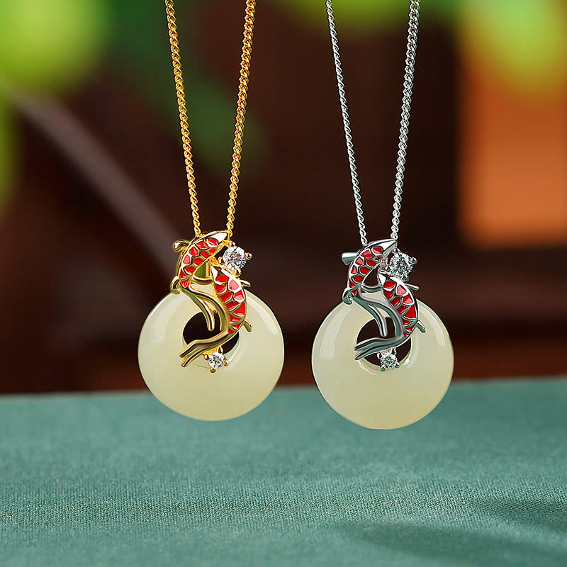 Halskette mit Anhänger „Koi-Fisch“ aus Hetian-Jade mit Schnalle