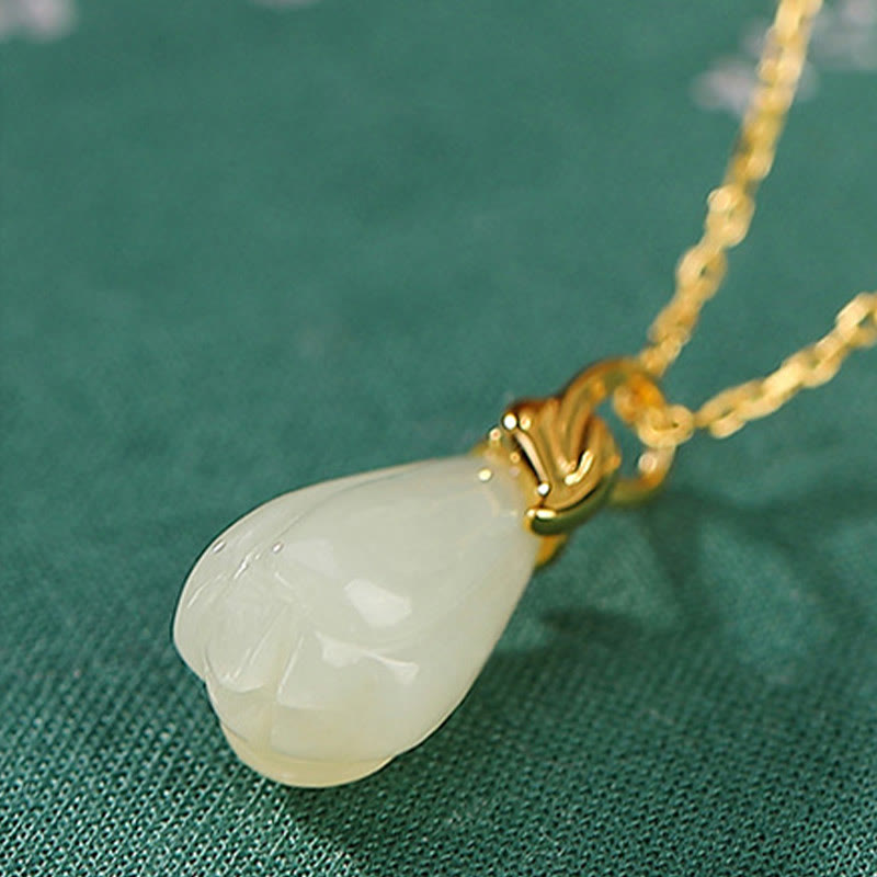 Hetian Jade Halskette mit Magnolienblüte | Symbol der Fülle