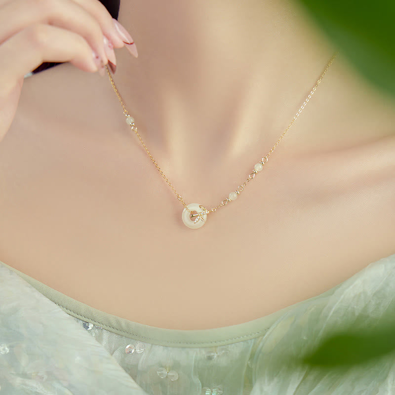Halskette mit Peace-Schnallen-Anhänger aus Hetian-Jade für Fülle