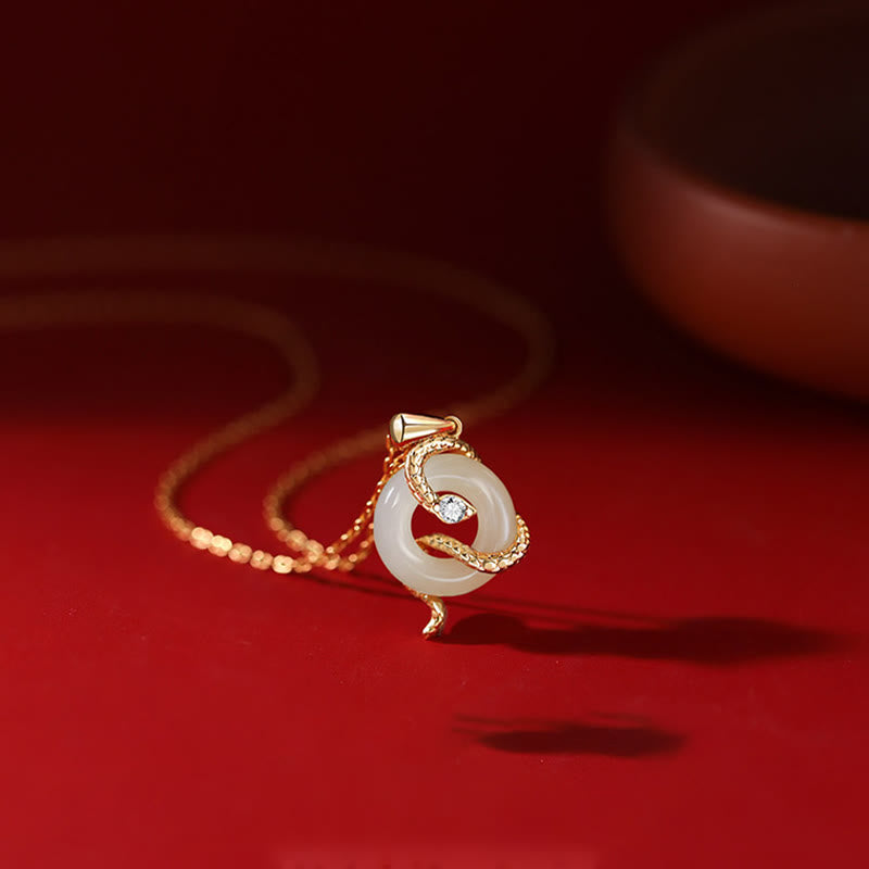 Halskette mit Friedensschnalle aus Hetian-Jade für das Jahr des Schlangenglücks