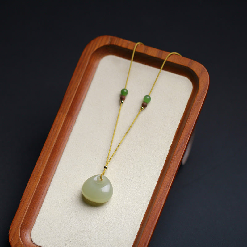 Halskette mit Wohlstandsanhänger aus Hetian-Jade | Kleines Taschendesign