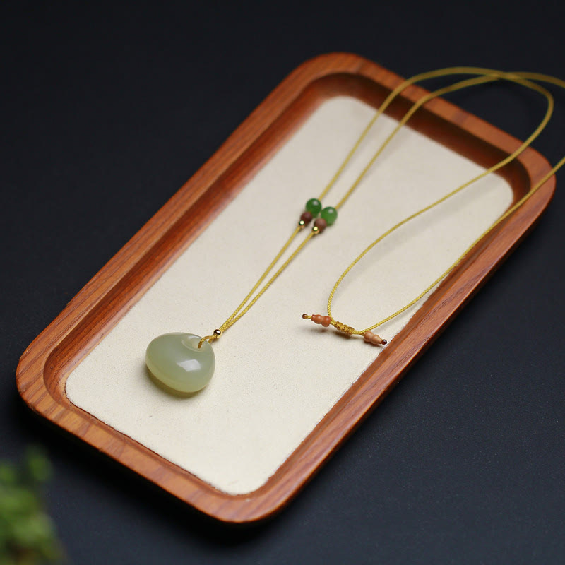 Halskette mit Wohlstandsanhänger aus Hetian-Jade | Kleines Taschendesign