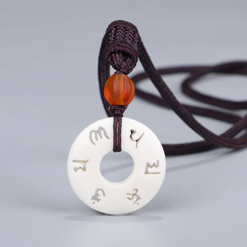 Elfenbeinfarbene Frucht-Halskette „Om Mani Padme Hum“ zum Schutz, 66 cm
