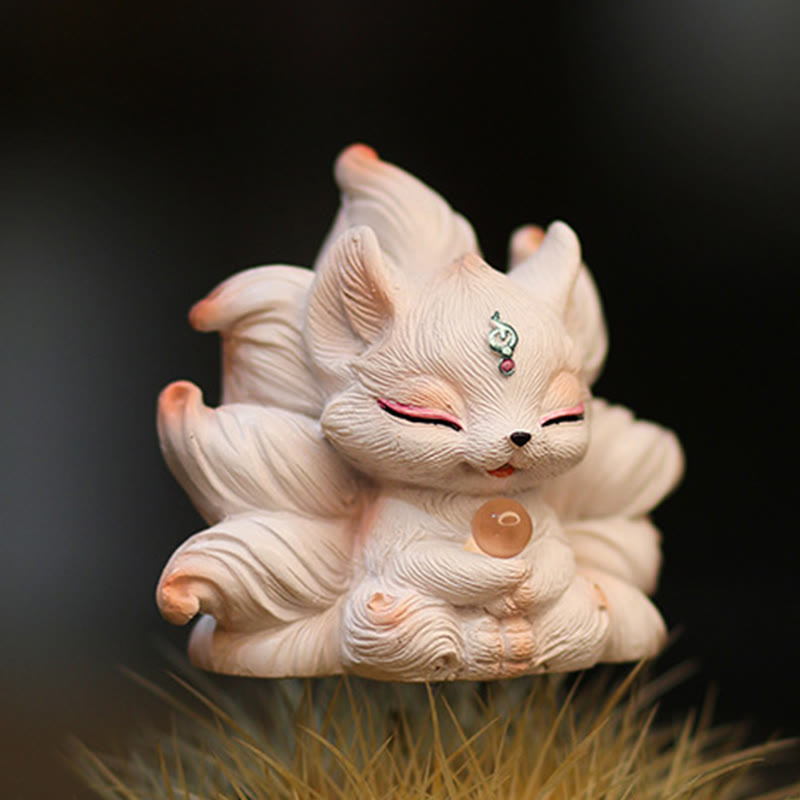 Elfenbeinfarbene Figur eines neunschwänzigen Fuchses aus Kunstharz, 7,5 cm, mythische Statue