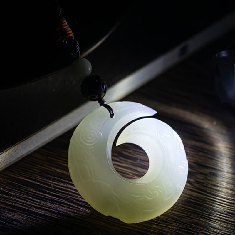 Jade-Friedensschnallen-Halskette für Glücks- und Wohlstandsanhänger