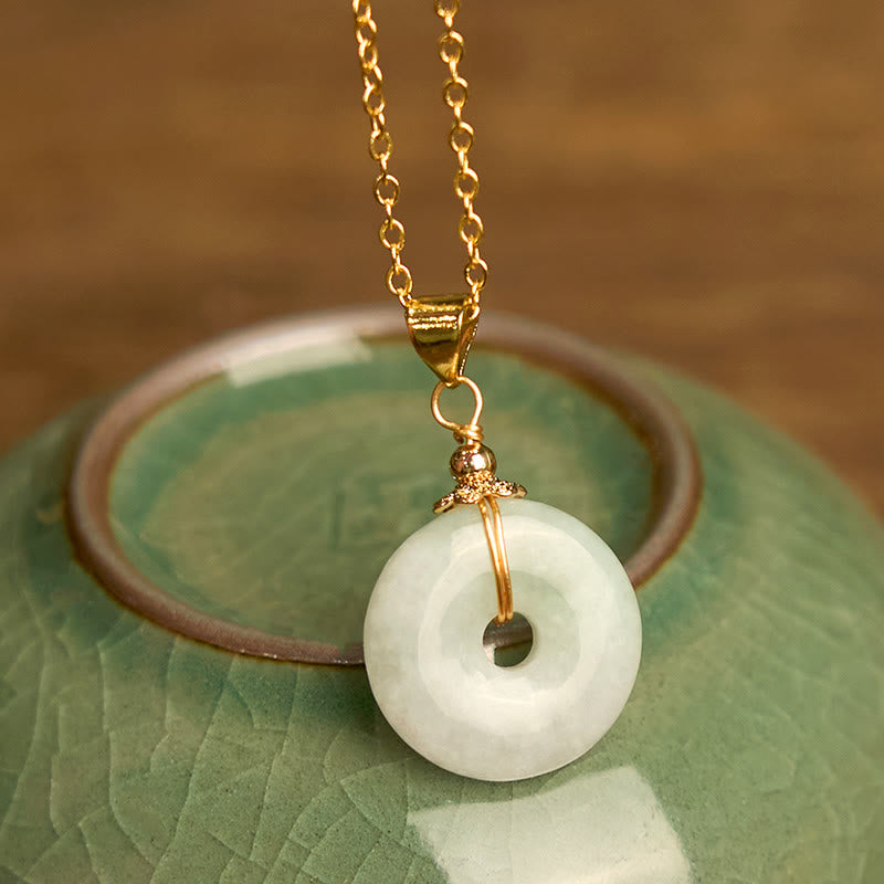 Jade-Friedensschnallen-Halskette für Glück und Schutz