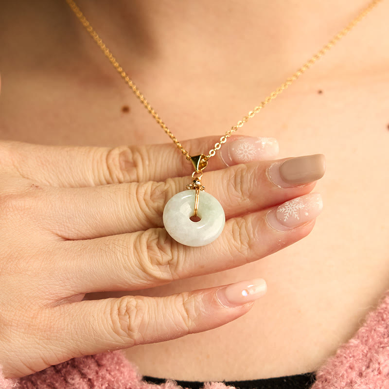 Jade-Friedensschnallen-Halskette für Glück und Schutz