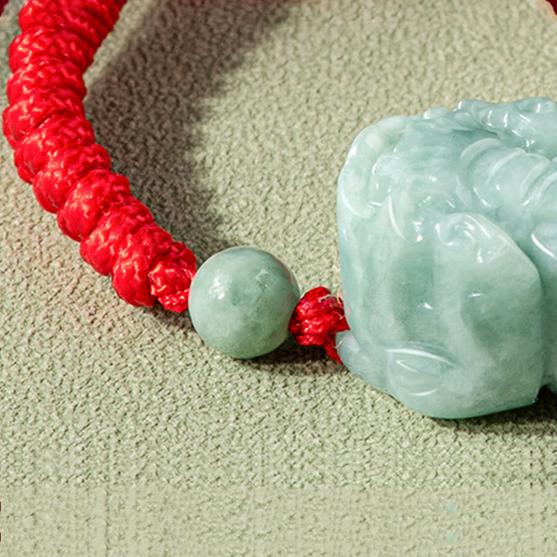 Jade Pi Xiu Schutzarmband mit King Kong Knoten, rote Schnur