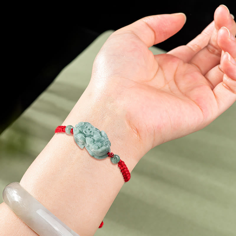 Jade Pi Xiu Schutzarmband mit King Kong Knoten, rote Schnur