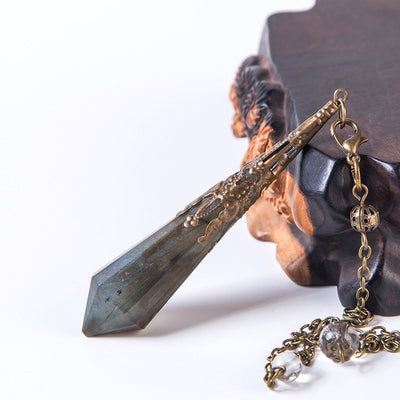 Labradorit-Kristallpendel – Intuition und Klarheit
