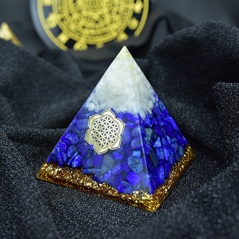 Orgon-Heilpyramide aus Lapislazuli und weißem Kristall