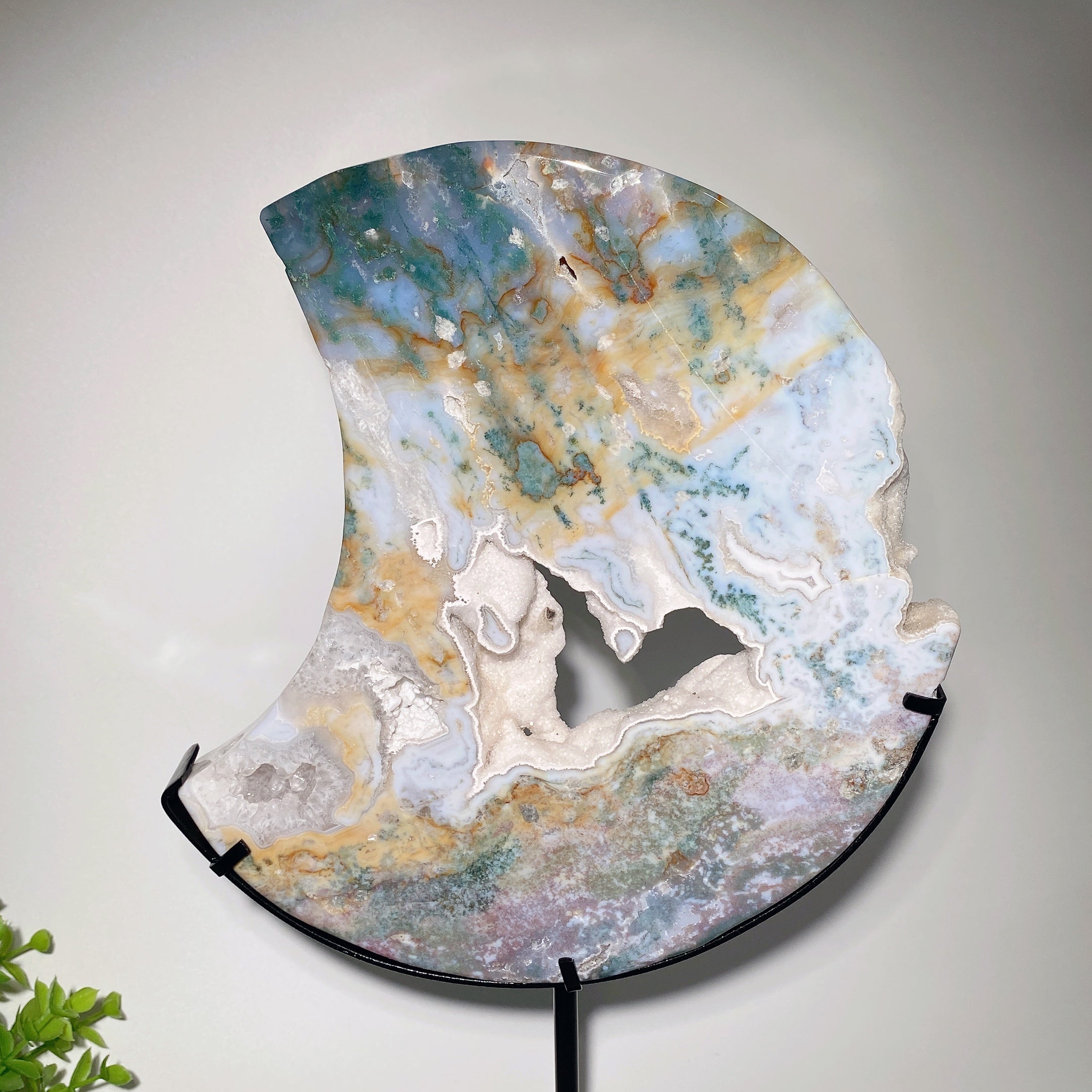 Große 24 cm Druzy Moss Achat Mondschnitzerei mit Ständer