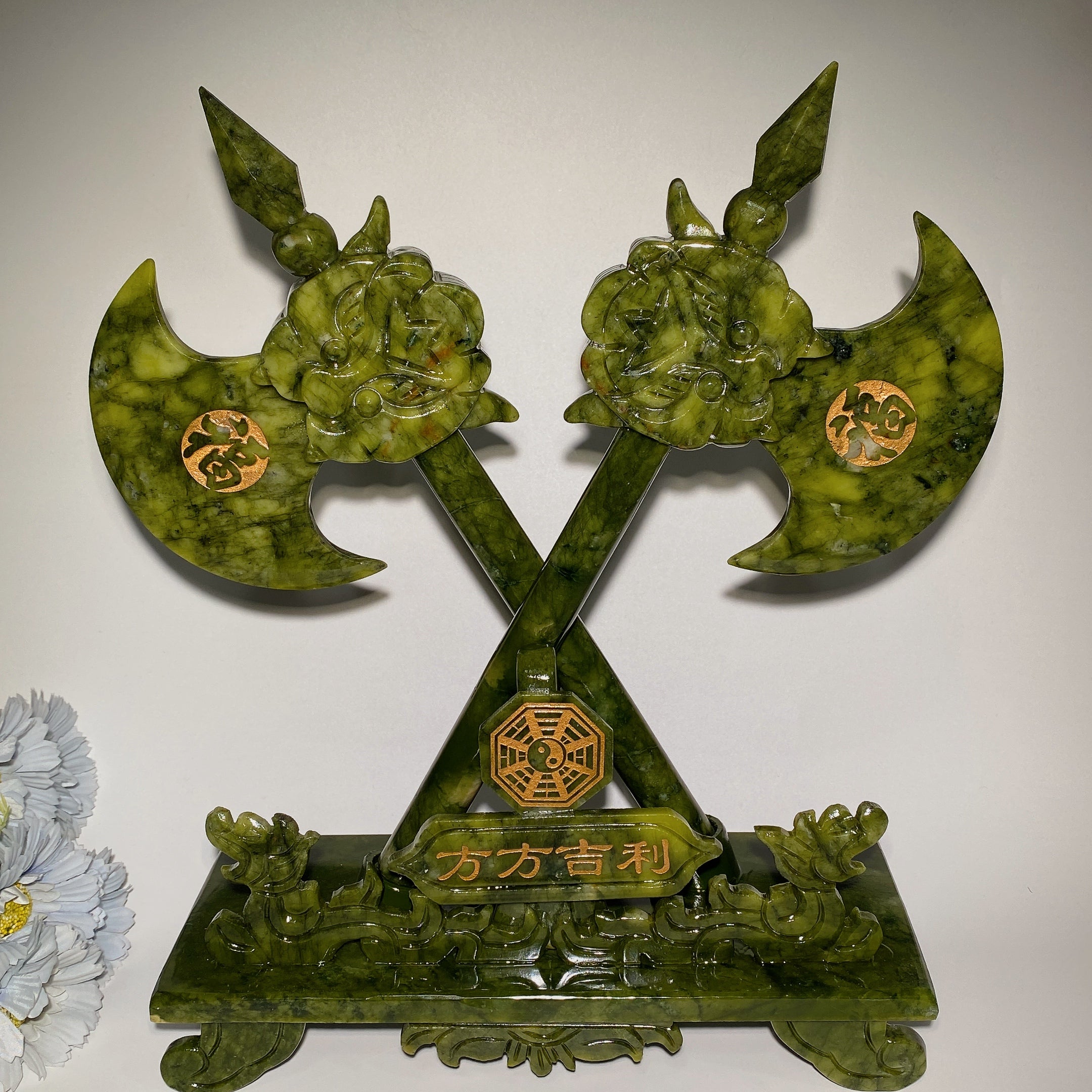 Große Serpentin-Kristallfiguren Axtschnitzereien Set