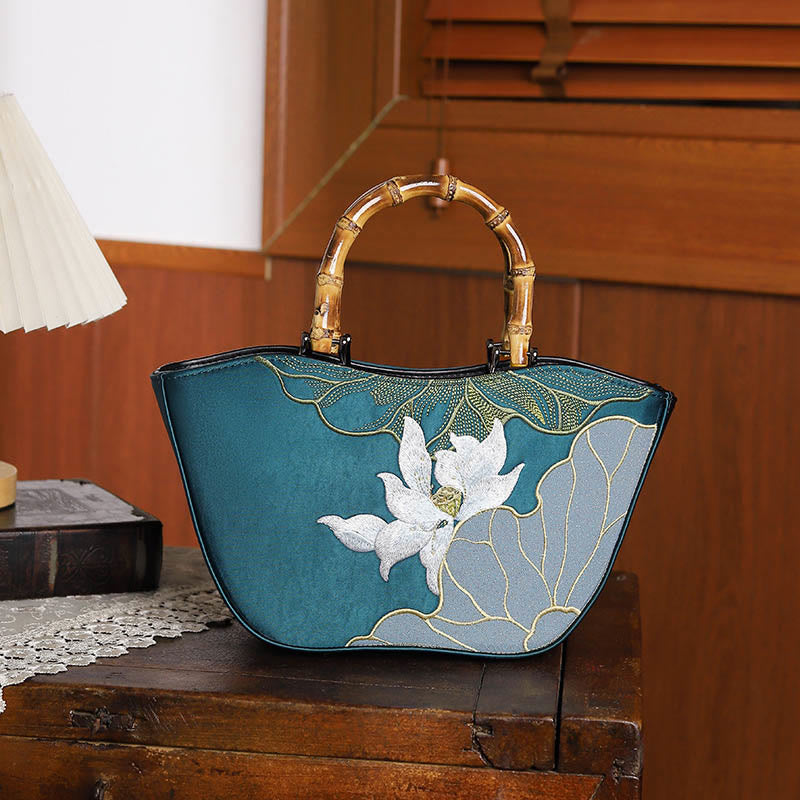 Handtasche mit Lotus-Stickerei und Bambusgriff, 17 x 15 cm