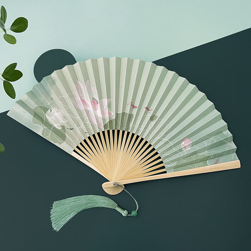 Chinesischer Faltfächer mit Lotusblume und Bambus und Papier