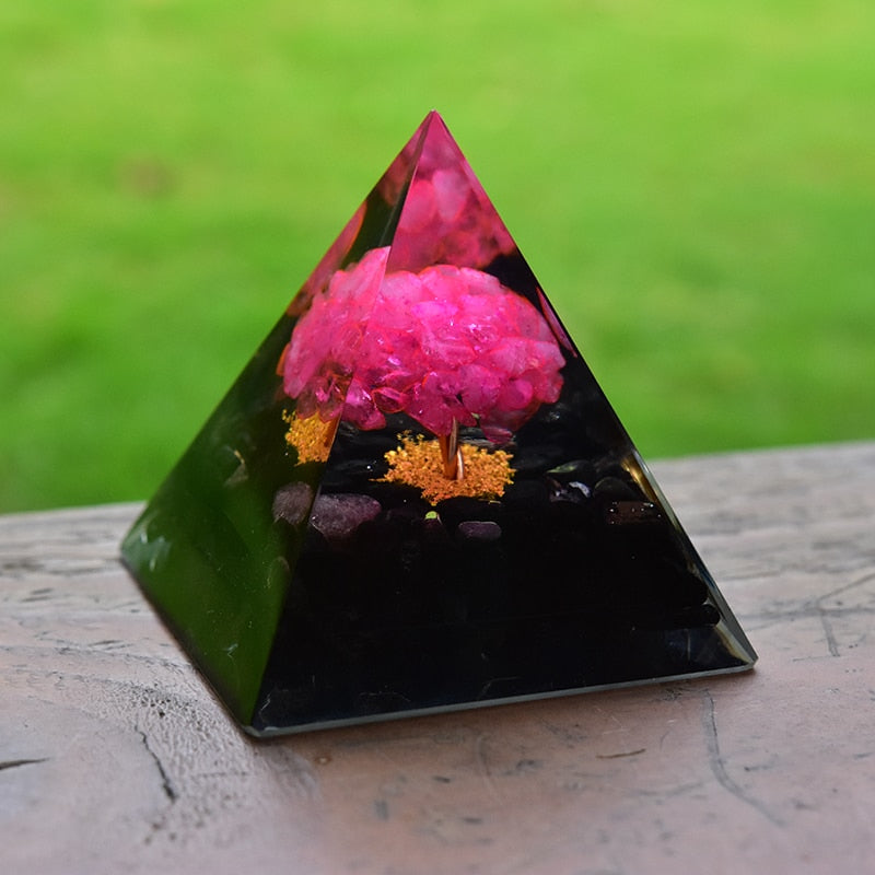 Kristallpyramide für Liebe und Schutz