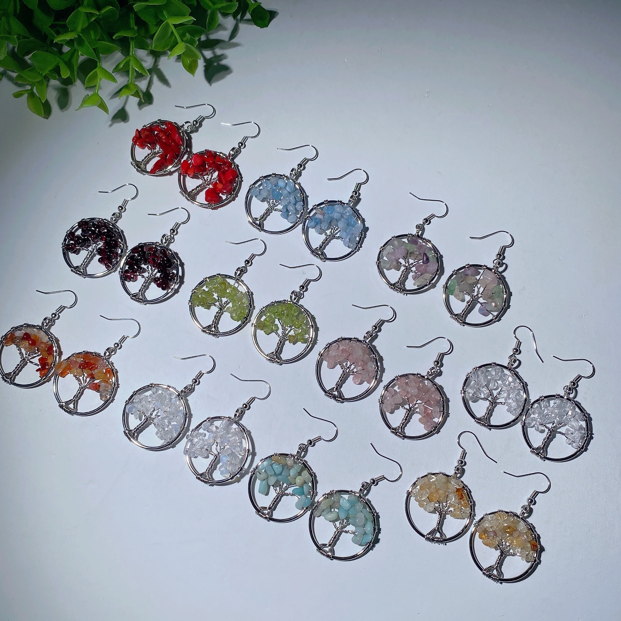 Mehrfarbige Ohrringe mit gemischten Kristallen, Baum des Lebens, 5,1 cm