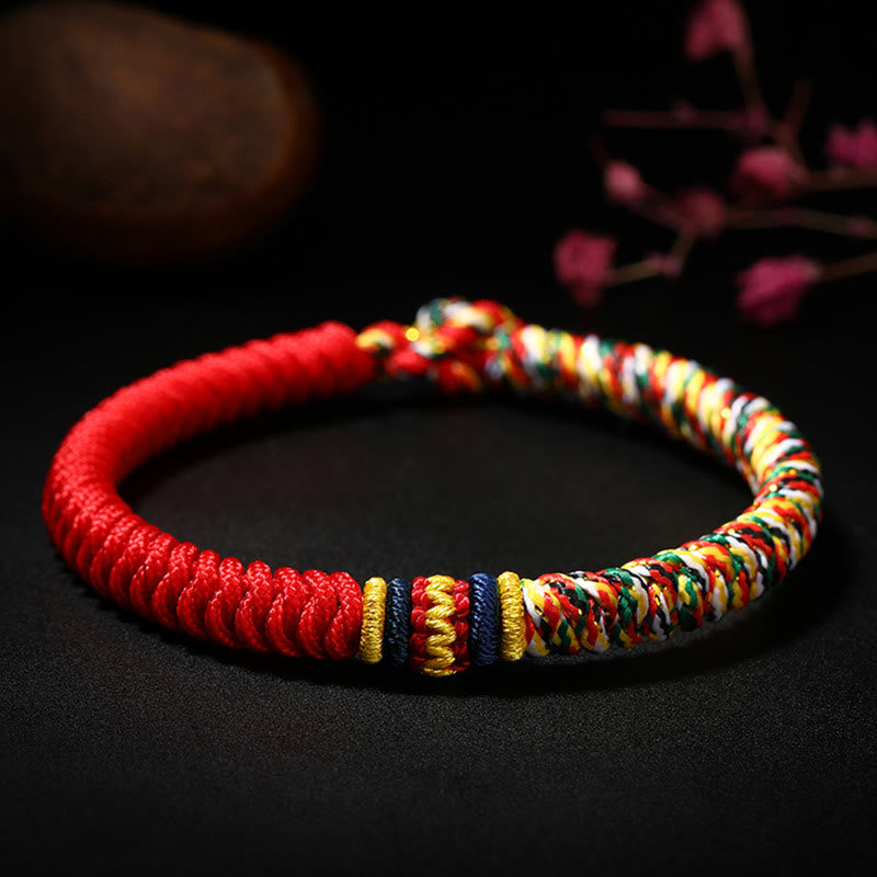 Mehrfarbiges rotes Schnurarmband mit King Kong-Knoten zum Schutz