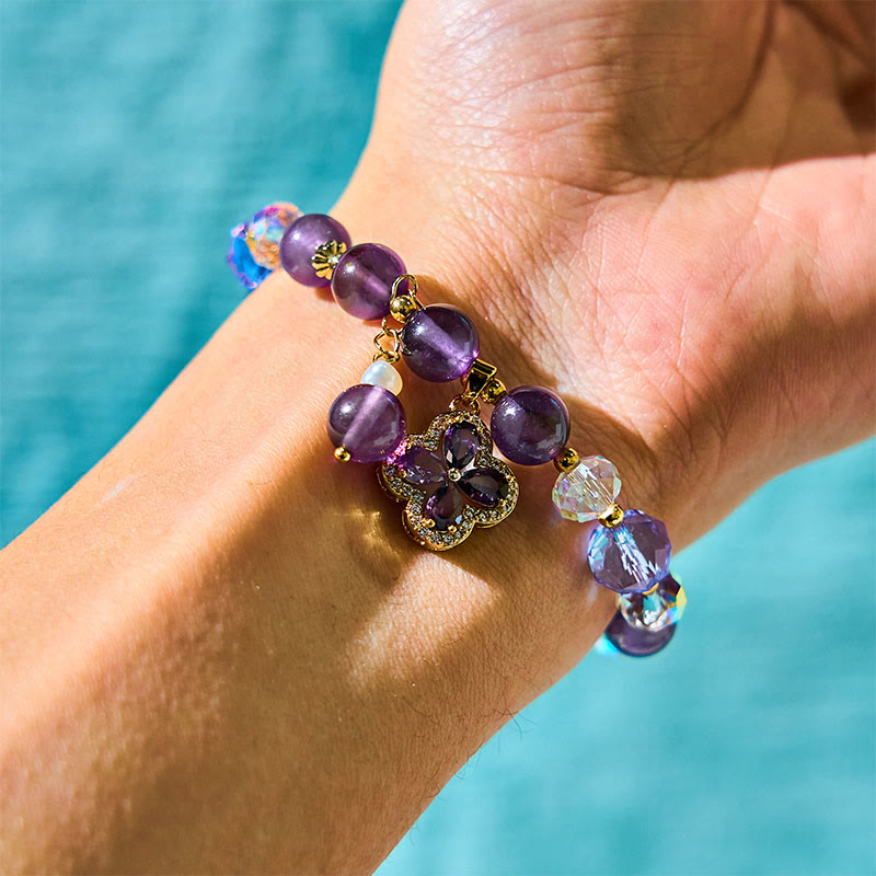 Natürliches Amethyst-Perlen-Blumen-Charm-Armband für positive Transformation
