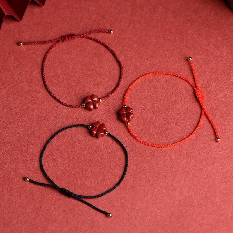 Natürliches zinnoberrotes Schnurarmband mit vierblättrigem Kleeblatt-Segen
