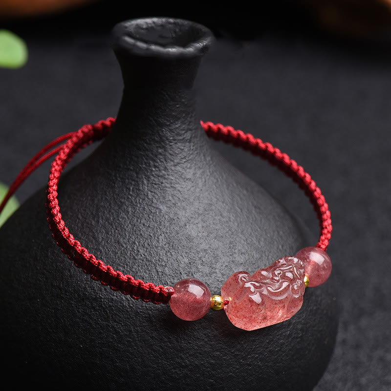 Natürliches Erdbeerquarz-PiXiu-Armband mit roter Schnur für Glück