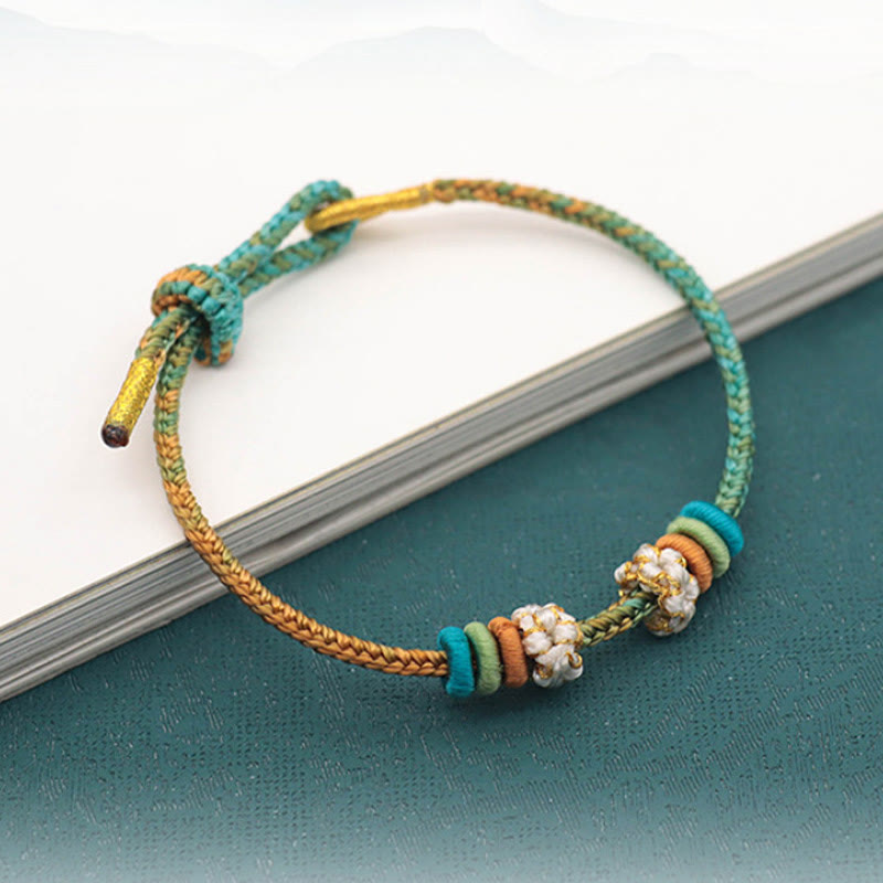 Friedensknoten-Armband mit acht roten Fäden für Glück und Harmonie