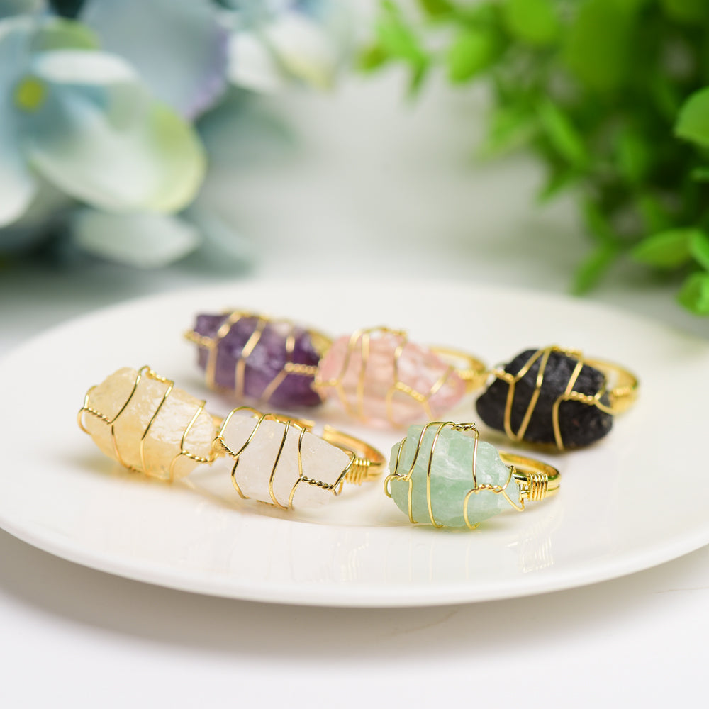 Spiritueller Ring aus Rohstein mit natürlichem Kristall