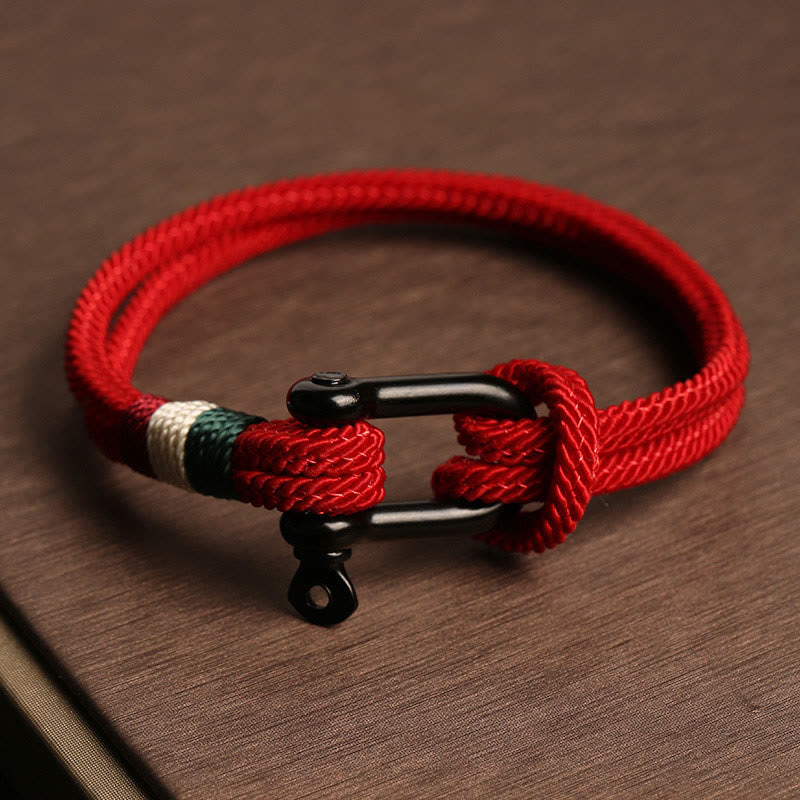 Rotes Schnurarmband mit Edelstahlschnalle für Glück und Schutz