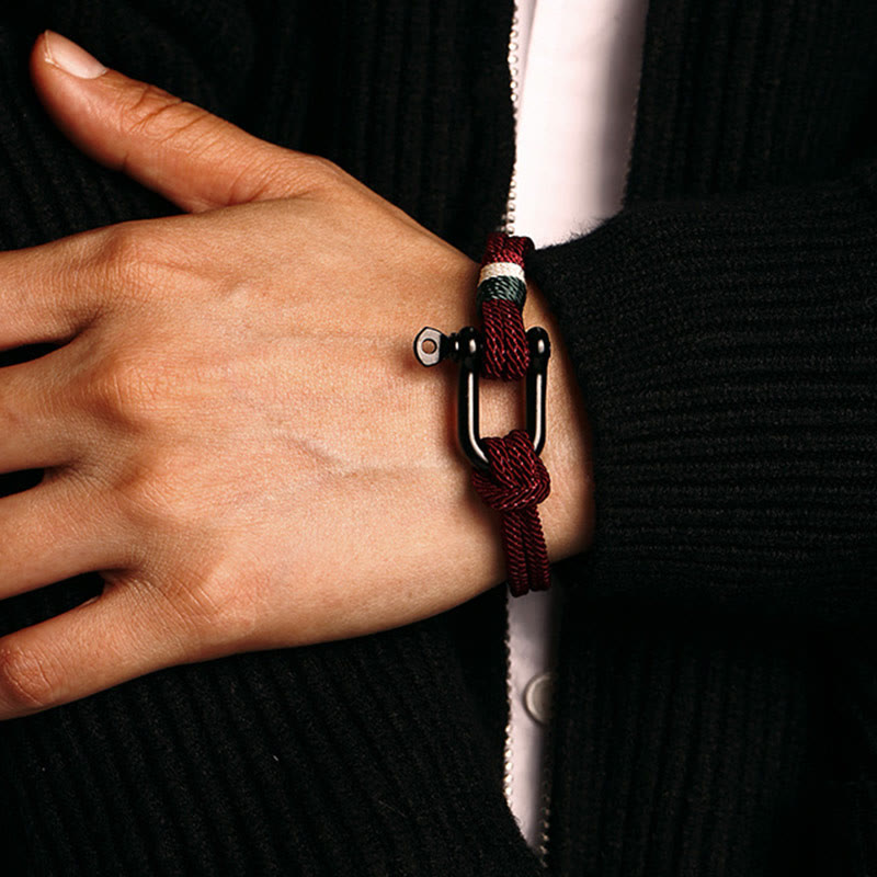 Rotes Schnurarmband mit Edelstahlschnalle für Glück und Schutz