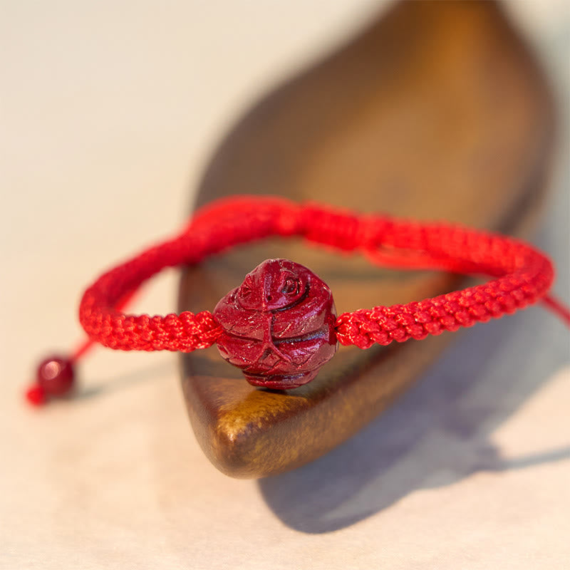 Rotes Zinnoberarmband mit chinesischem Sternzeichen zum Schutz